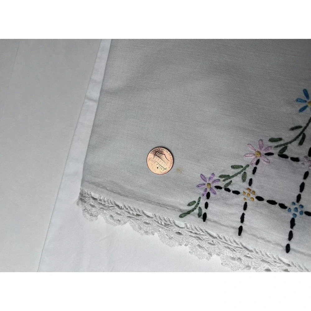 VTG Table Runner and Dresser Scarf Embroidered Floral w/ Crochet Edge 1‎ lg 1 sm